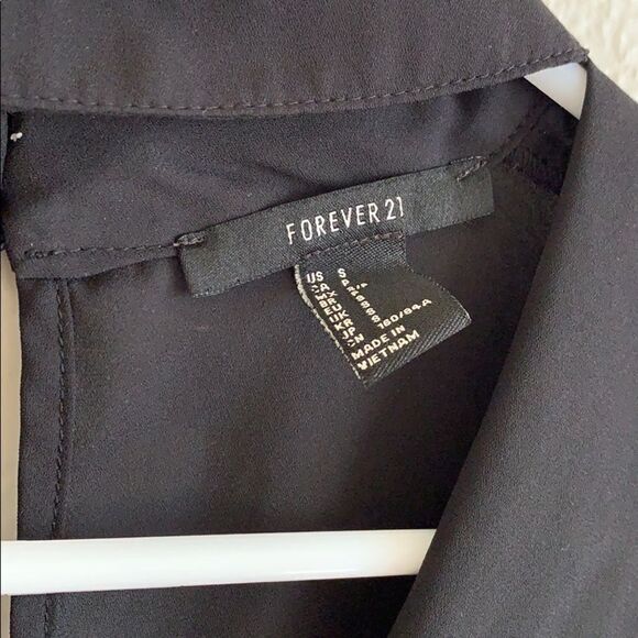 š¹4/$25Ā LongāSleeveāblackātop - Picture 3 of 6